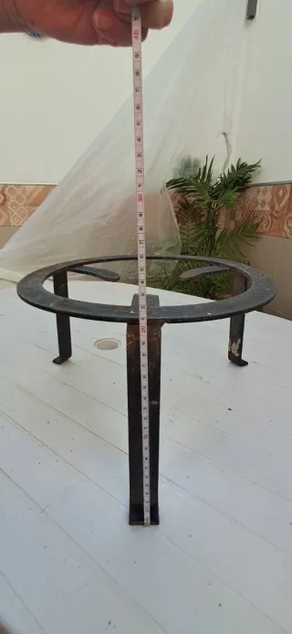 Soporte Trípode Hierro Negro