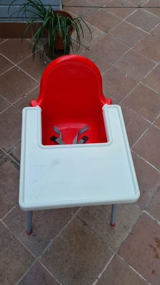 Trona bebé roja y blanca