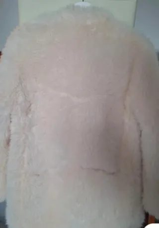 Abrigo efecto pelo Mango beige