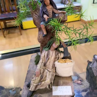 Figura durmiente con árbol y niño 17 cm