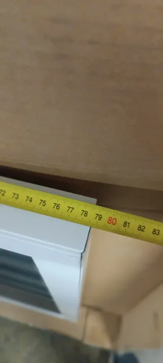 Material aluminio puerta blanca y gris oscuro