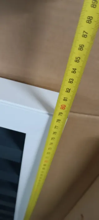 Material aluminio puerta blanca y gris oscuro