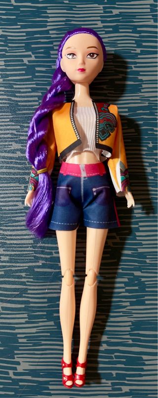 Lote Muñeca K-Pop, Llavero y Sorpresas