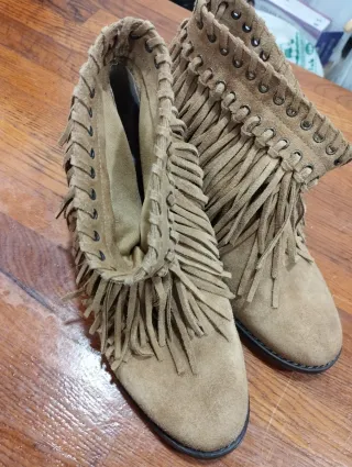 Botas de ante con flecos