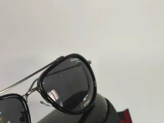 Gafas de Sol Negras con Plateado Polarizadas Retro