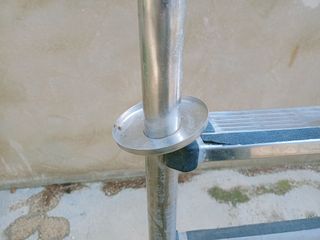 Escalera piscina 4 peldaños metal