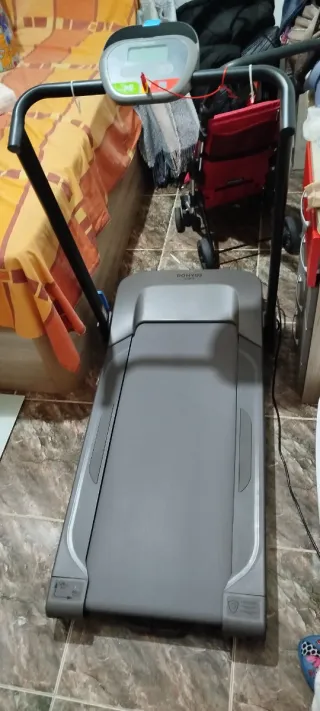 Cinta de caminar y correr BH Fitness plegable