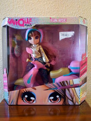 Muñeca Unique Eyes con moto