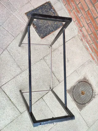 Mesa Macetero Metálica Negra