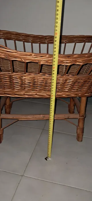 Cesta de mimbre con asa alta