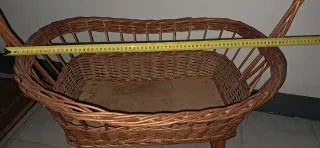 Cesta de mimbre con asa alta