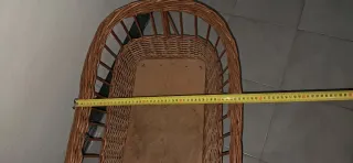 Cesta de mimbre con asa alta