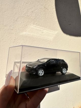 Coche a escala Opel Astra GTC 2006