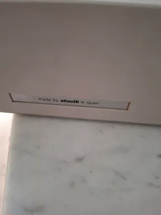 Máquina de escribir Olivetti DORA