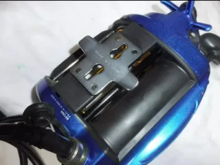 Carrete Eléctrico Daiwa Tanacom bull Azul