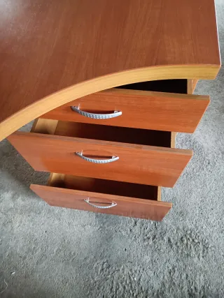 Mesa de escritorio madera y metal