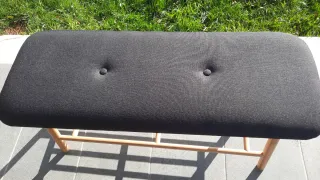 Banco madera y tapizado negro