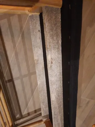 Banco madera y tapizado negro