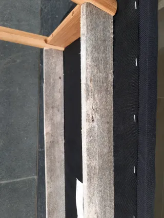 Banco madera y tapizado negro