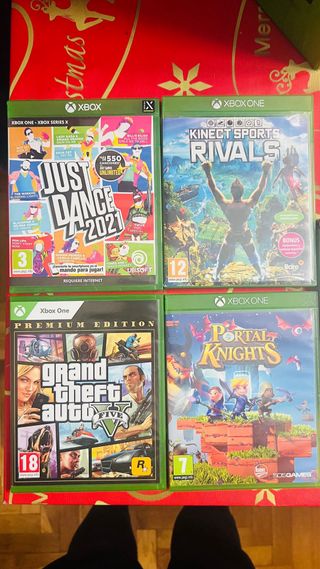 Xbox One con giochi, controller e cavi