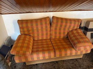Sofá de 2 plazas a cuadros naranja y beige