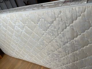 Cama articulada eléctrica con  colchón y cabezal