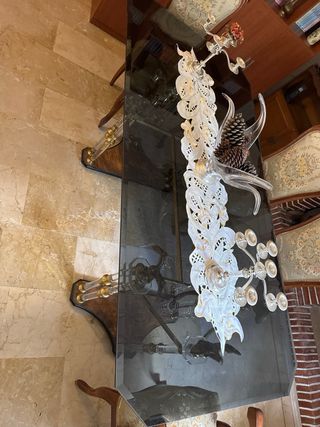 Mesa de comedor cristal oscuro, madera y metal