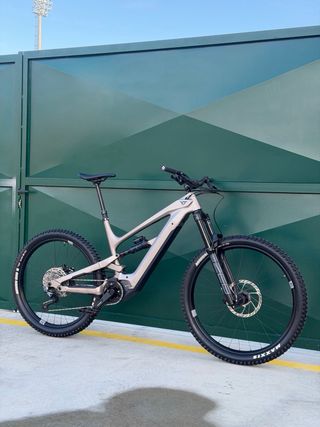 como NUEVA YT Decoy Bici Eléctrica de CARBONO