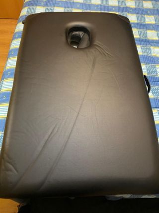 Camilla de masajes plegable.