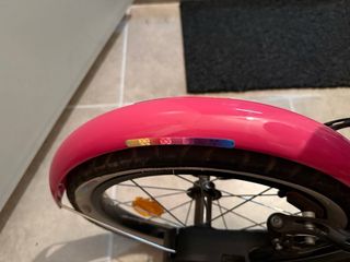 Bicicleta infantil rosa y negra