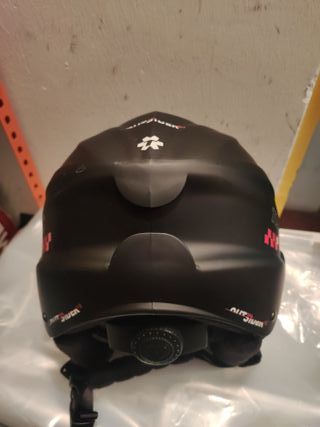 Casco de esquí negro niña mujer