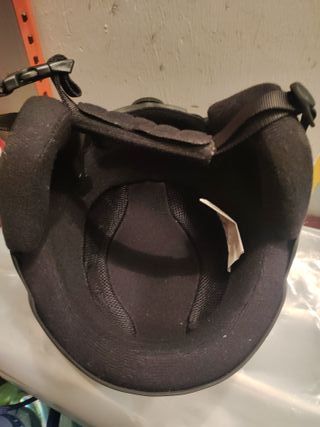 Casco de esquí negro niña mujer