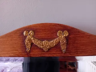 Palanganero antiguo con palangana y jarra