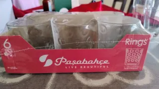 Vasos Pasabahce en caja 6 uds y cubiertos.