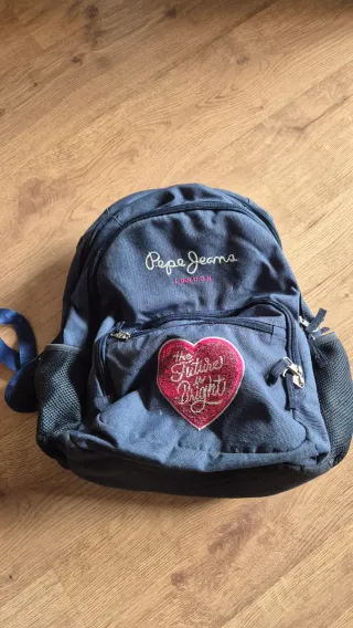 Mochila Pepe Jeans con corazón brillante
