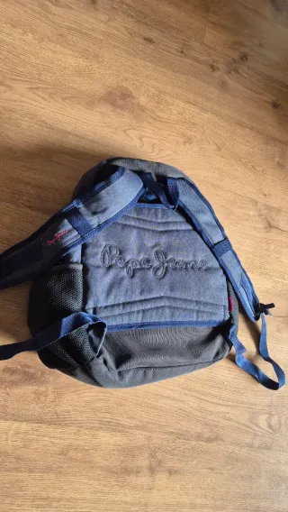 Mochila Pepe Jeans con corazón brillante