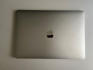 MacBook Air 13” 2019 i5 / 8GB / 128GB Plata