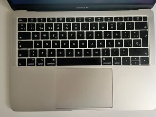 MacBook Air 13” 2019 i5 / 8GB / 128GB Plata