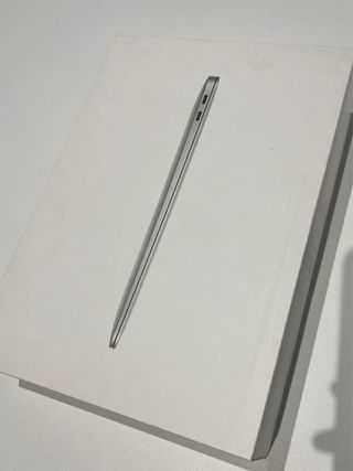 MacBook Air 13” 2019 i5 / 8GB / 128GB Plata