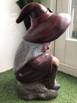 Bruja de escayola pintada a mano