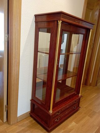 Vitrina antigua de madera y cristal
