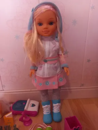 Nancy veterinaria con accesorios