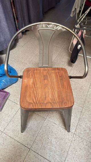 Silla metálica y madera