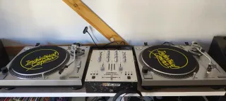 Set DJ de tocadiscos mezclador y auriculares
