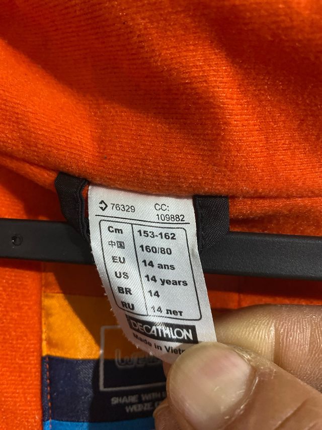 Chaqueta para niño marca Decathlon Negra y Gris