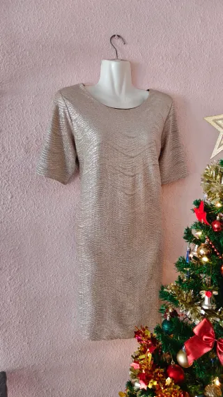 Vestido dorado con brillo