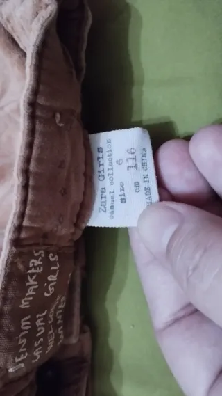 Falda de pana marrón para niña. ZARA. 116 cms