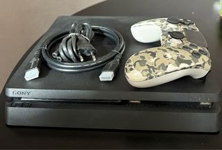 PS4 (PlayStation 4) Negra + Mando 1 TB con 5 juego