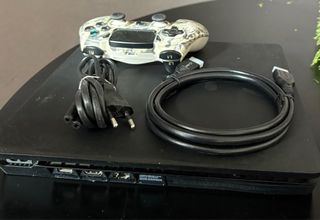 PS4 (PlayStation 4) Negra + Mando 1 TB con 5 juego