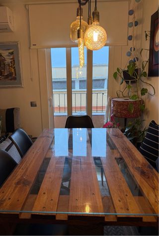 Mesa y sillas comedor negro y madera